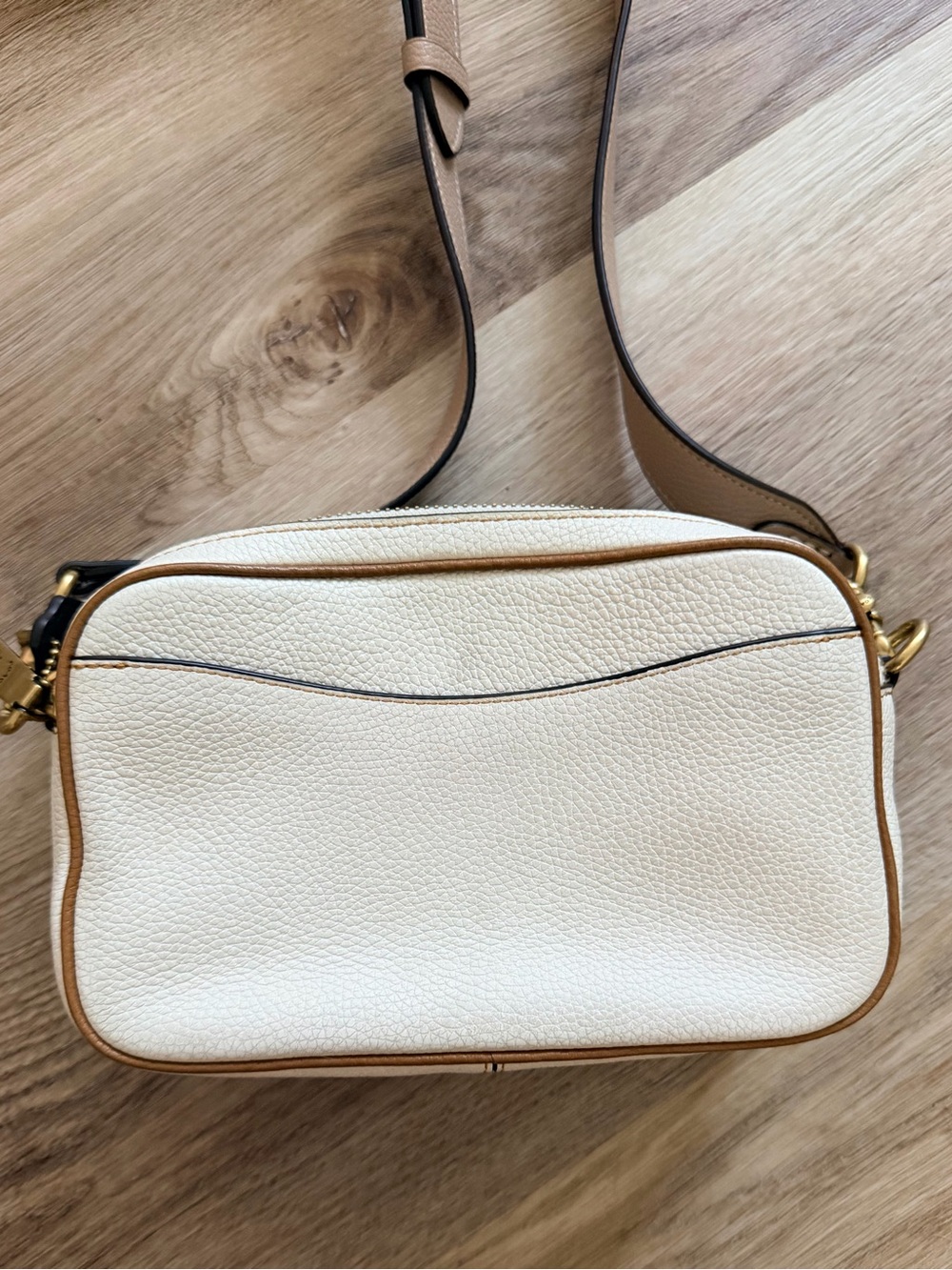 Coach Pebbled Leather Camera Bag in Cream Chalk - Picture 2 of 11
